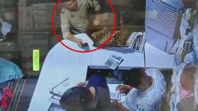 Photo of मेरठ: वर्दी में दारोगा ने की दुकान में चोरी, CCTV में कैद, SSP ने किया सस्पेंड