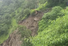 Photo of भारी बारिश से टूटा केदारनाथ यात्रा मार्ग, यात्रा 2-3 दिन के लिए स्थगित