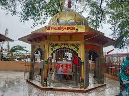 Photo of श्रावण मास में इस प्रसिद्ध  मंदिर में ड्रेस कोड अनिवार्य,तंबाकू, पान, गुटखा खाने वाल पुजारी!