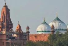 Photo of श्रीकृष्ण जन्मभूमि विवाद: इलाहाबाद हाईकोर्ट ने ‘शाही ईदगाह’ को ‘विवादित संरचना’ कहने की मांग खारिज की