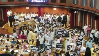 Photo of Delhi MCD में हंगामा: AAP पार्षदों ने 12,000 कर्मचारियों को स्थायी करने की मांग पर किया प्रदर्शन