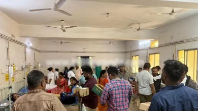 Photo of कर्नाटक : प्रसाद खाने से 50 से ज्यादा श्रद्धालु बीमार, जांच के लिए सैंपल भेजा गया