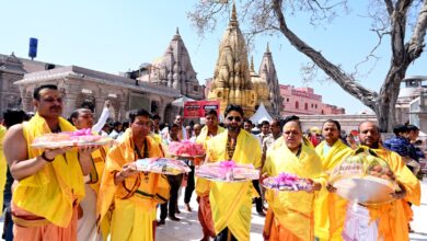 Photo of जन्माष्टमी पर काशी से मथुरा पहुंचे विशेष उपहार, निभाई गई वर्षों पुरानी अनोखी परंपरा