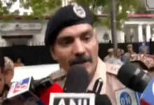 Photo of वोटर लिस्ट विवाद: विपक्षी सांसदों को दिल्ली पुलिस ने हिरासत में लिया, 30 सांसदों को ही मिलने की थी अनुमति