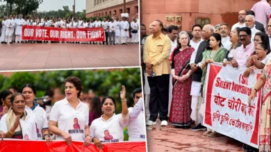 Photo of संसद से सड़क तक विपक्ष का हंगामा, ‘124 नॉट आउट’ टी-शर्ट पहनकर किया प्रदर्शन