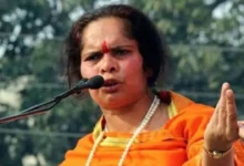 Photo of साध्वी प्राची का विवादित बयान: “लड़कियां पांच-पांच बॉयफ्रेंड रखती हैं