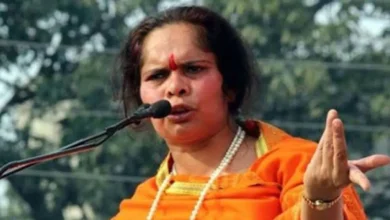 Photo of साध्वी प्राची का विवादित बयान: “लड़कियां पांच-पांच बॉयफ्रेंड रखती हैं