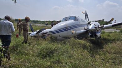 Photo of फर्रुखाबाद में बड़ा हादसा टला: उड़ान भरते वक्त रनवे से फिसला प्राइवेट जेट, सभी यात्री सुरक्षित