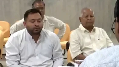 Photo of तेजस्वी यादव ने राघोपुर से भरा नामांकन, परिवार संग पहुंचे कलेक्ट्रेट
