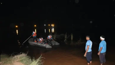 Photo of आगरा में मूर्ति विसर्जन के दौरान बड़ा हादसा, उंटगन नदी में 13 युवक डूबे, रेस्क्यू जारी