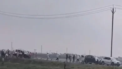 Photo of मोकामा में सियासी संग्राम तेज: जन सुराज समर्थक की हत्या के बाद RJD प्रत्याशी वीणा देवी की गाड़ी पर हमला