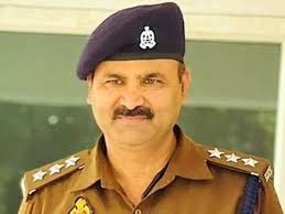 Photo of कानपुर के CO ऋषिकांत शुक्ला सस्पेंड: वकील अखिलेश दुबे से सांठगांठ में जुटाई ₹100 करोड़ की संपत्ति