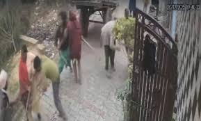 Photo of हापुड़ में बच्चों के झगड़े से बढ़ा हिंसक विवाद, कई लोग घायल