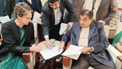 Photo of प्रियंका गांधी वाड्रा ने वायनाड के सड़क मुद्दों पर नितिन गडकरी से की मुलाकात