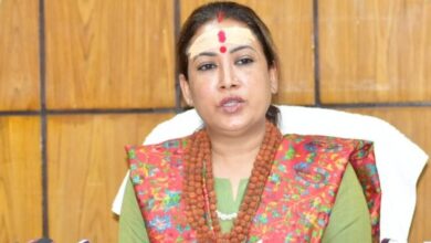 Photo of सोशल मीडिया पर वायरल वीडियो के बाद गरमाई सियासत, महिलाओं पर कथित टिप्पणी को लेकर बढ़ा दबाव