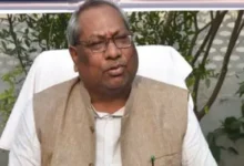 Photo of मेरठ में मंत्री संजय निषाद को पुलिस ने रोका, सोनू कश्यप के परिवार से मिलने से रोके जाने पर सियासी बवाल