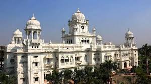 Photo of केजीएमयू में कथित अवैध धर्मांतरण का आरोप, विहिप का हजरतगंज में जोरदार प्रदर्शन