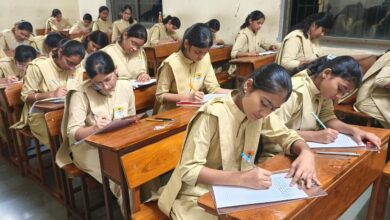 Photo of ललितपुर के करीला गांव में शिक्षा की नई रोशनी, पहली बार हाईस्कूल तक पहुंचीं दो सगी बहनें