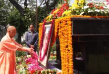 Photo of लखनऊ: सीएम योगी ने हेमवती नंदन बहुगुणा की जयंती पर दी श्रद्धांजलि, बताया राजनीति का महत्वपूर्ण स्तंभ
