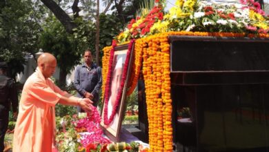 Photo of लखनऊ: सीएम योगी ने हेमवती नंदन बहुगुणा की जयंती पर दी श्रद्धांजलि, बताया राजनीति का महत्वपूर्ण स्तंभ