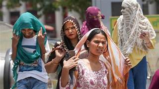 Photo of यूपी में बढ़ी गर्मी: कई जिलों में पारा 40 पार, आने वाले दिनों में और बढ़ेगा तापमान