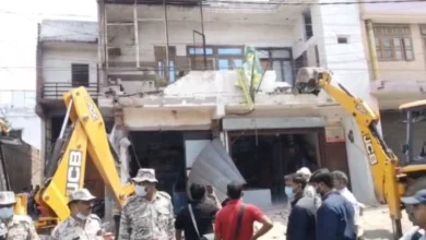 Photo of बरेली में बुलडोजर एक्शन तेज: 100 से ज्यादा दुकानें ध्वस्त, सड़क चौड़ीकरण पर बवाल