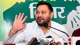 Photo of पेट्रोल-डीजल महंगा होने पर RJD का हमला, मोदी सरकार पर पोस्टर वार से गरमाई सियासत