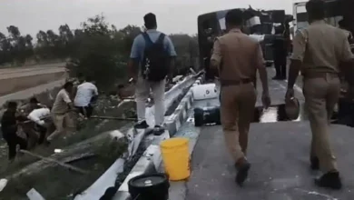 Photo of एक्सप्रेसवे पर डबल डेकर बस पलटी, 6 की मौत, 14 से ज्यादा घायल