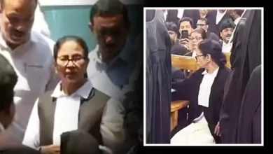 Photo of वकील के भेष में कलकत्ता हाई कोर्ट पहुंचीं ममता बनर्जी, चुनाव बाद हिंसा मामले की सुनवाई में हुईं शामिल