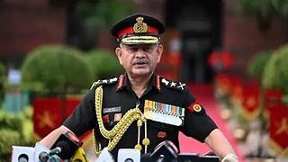 Photo of अयोध्या पहुंचे थल सेना प्रमुख जनरल उपेंद्र द्विवेदी, हनुमानगढ़ी और रामलला के किए दर्शन
