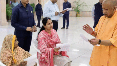 Photo of जनता दर्शन में सीएम योगी ने सुनीं समस्याएं, अधिकारियों को दिए सख्त निर्देश
